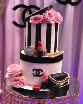 Dream and a Whisk - Fashion Brand cake #dreamandawhisk #chanelcake #chanel # louisvuitton #louievuittoncake #lululemon #lululemoncake #gucci  #guccislides #guccicake #fashioncake #brand #brandcake #guccibelt  #edibleart #sugarart #sugarartist #fashionbag
